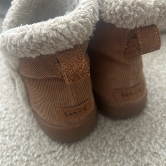 Sanuk Boots size 7.5 - Picture 2 of 5